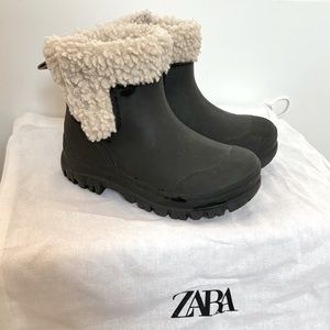 ZARA KIDS Waterproof Winter Boots. Black Size 25 or 15.6cm